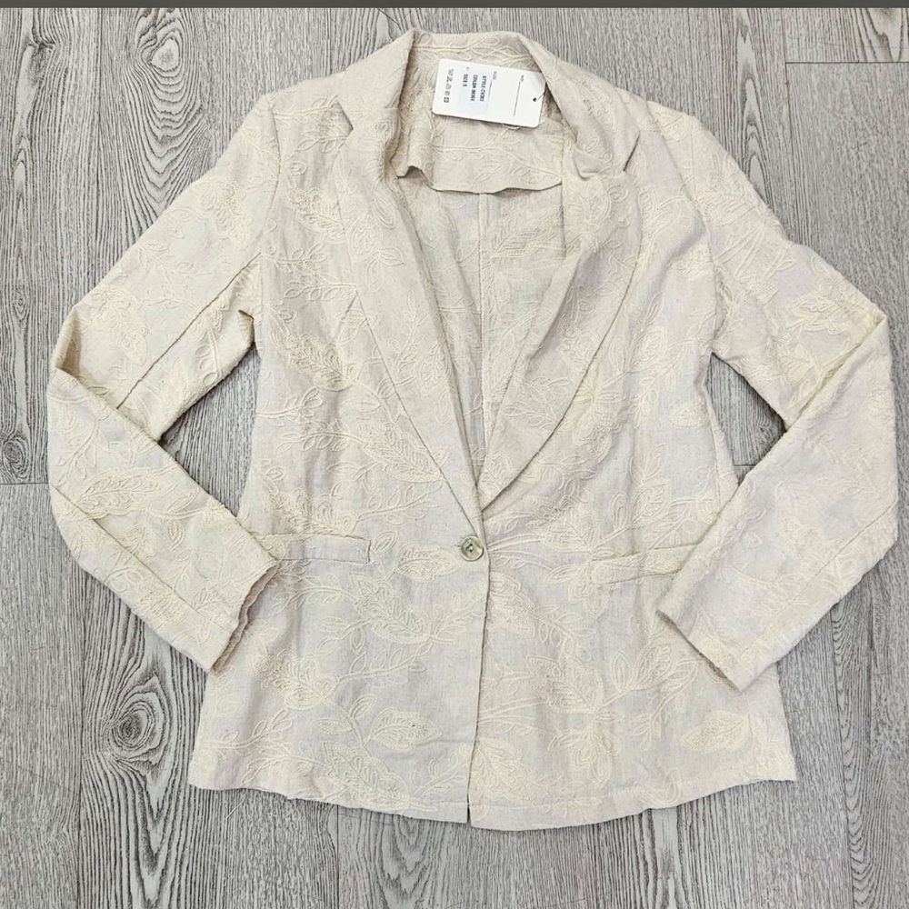 Elegant Cream embroidered Blazer